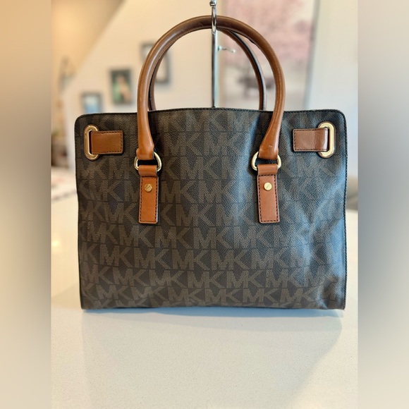 Michael Kors Hamilton Gold lock bag - Picture 4 of 16